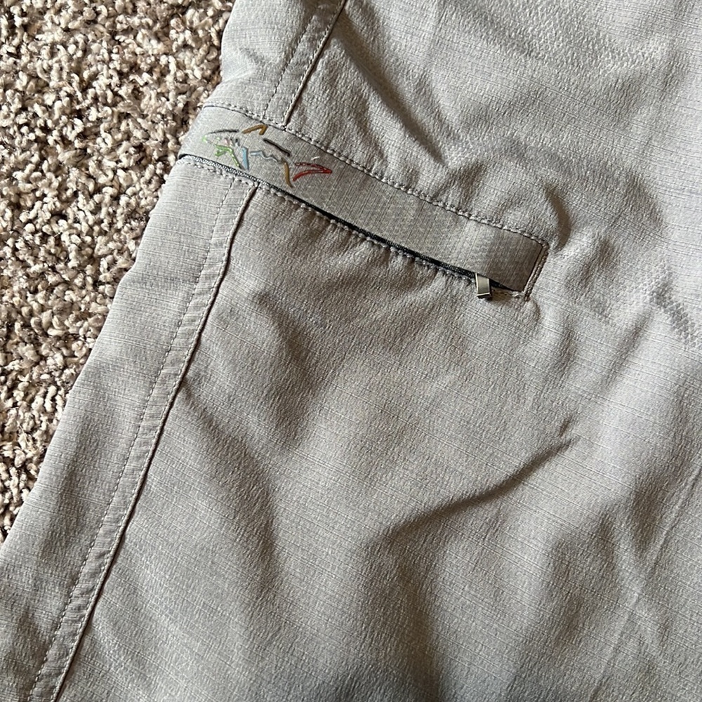 Greg Norman light Gray Shorts - Picture 2 of 4